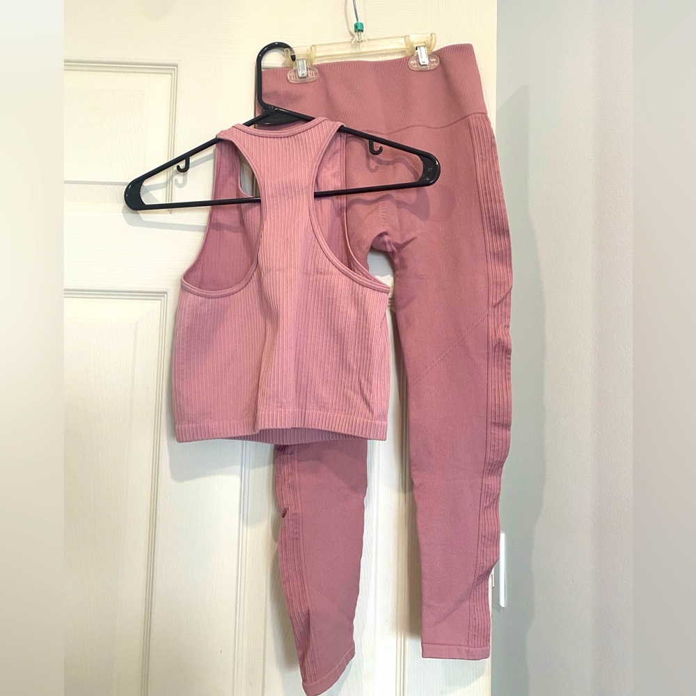 Fabletics Workout Set - Picture 2 of 2